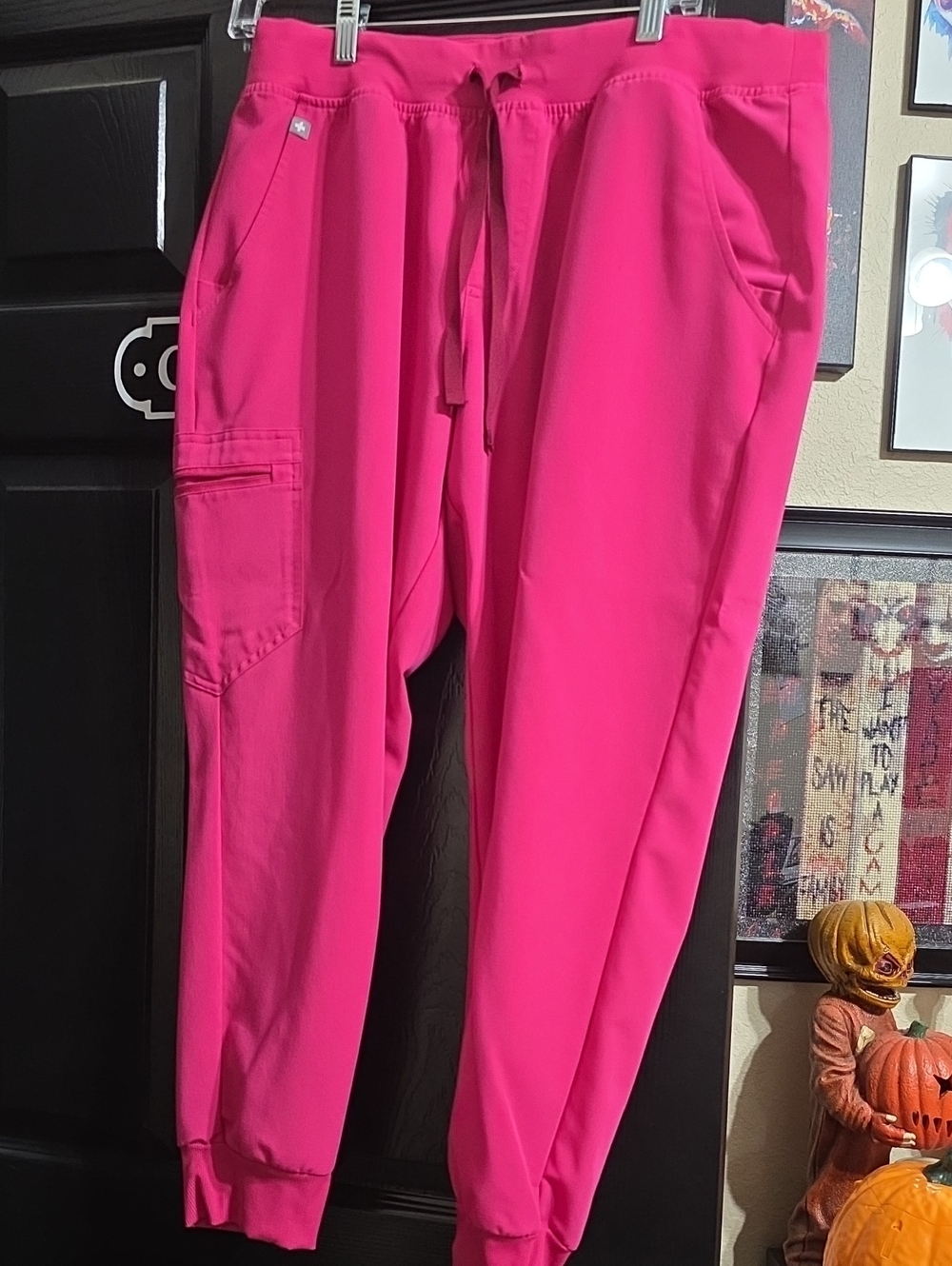 Women’s Figs Zamora Jogger Pants - SHOCKING PINK
